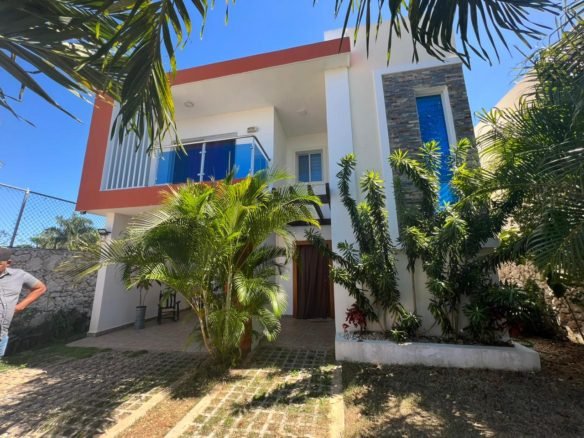 6167FCFC 5E10 4C68 8144 E0FD22713521